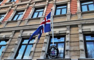 Исланд повторно го евакуираше Гриндавик во очекување на силна вулканска ерупција