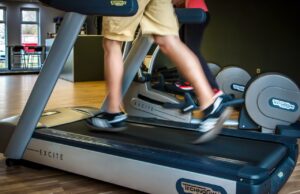 Колку вежбање е потребно за да се отстранат негативните ефекти од седењето во текот на денот