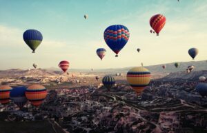 „Вака изгледа небото на вљубените“: Лет со балон во една од најубавите земји во светот