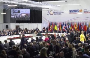 Неколку министри го бојкотираа говорот на Лавров на Самитот на ОБСЕ