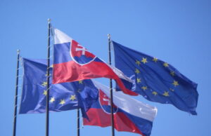 Словачка ја блокираше планираната испорака на оружје за Украина