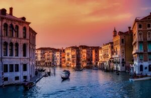 Од април 2024 година, Венеција го тестира воведувањето на дневни билети за градот