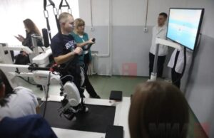 Пациенти со преживеан мозочен удар, трауми, повреди на ‘рбетен мозок, церебрална парализа ќе може да го користат новиот апарат за роботска рехабилитација на Клиниката во Козле