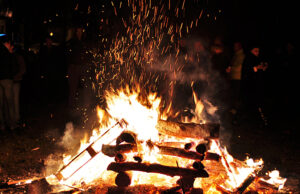 Утре палиме коледарски оган, еве зошто треба да сте покрај него!