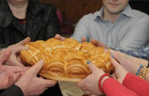 Што вели традицијата, лепче со паричка за Бадник или Василица?