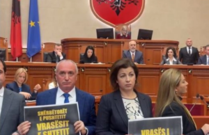 Повторно хаос во албанскиот Парламент, пленарната седница траеше само 12 минути