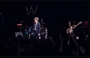 Дејвид Боуви добива улица во Париз