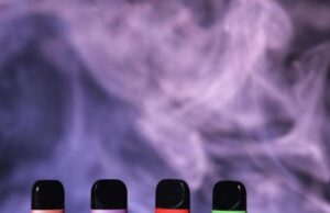 Велика Британија ќе ги забрани електронските цигари за еднократна употреба