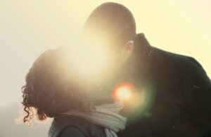 Прашања за љубовта и за сексот кои луѓето најмногу ги пребаруваа во 2023 година