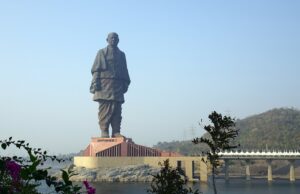 Највисокиот споменик во светот: Човекот од челик од 182 метри