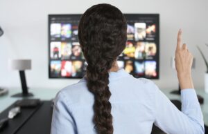 Хороскопски знаци кои повеќе сакаат да читаат книги отколку да гледаат филмови