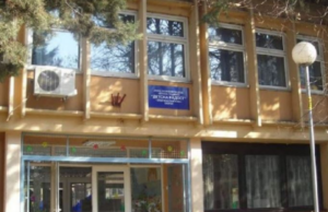 Деца кои се вакцинирани со трета доза ДиТеПер во последните шест месеци може да одат во градинка, реши Комисијата за заразни болести