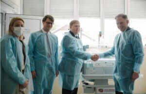 Чешка донираше инкубатор за бебиња на клиниката „Мајка Тереза“ во Чаир