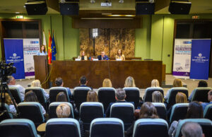 „Алкалоид“ АД Скопје со донација на течен „Омепразол“ во вкупна вредност од 12,5 милиони денари, ќе го помогне лекувањето на околу 200 деца – пациенти на ЈЗУ Универзитетска клиника за детски болести и на ЈЗУ Универзитетска клиника за респираторни заболувања кај децата Козле