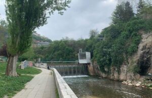 Трагедија во Сараево: Во коритото на реката Миљацка пронајдени тела на мајка и дете