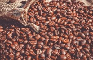 Дали знаете зошто треба да ставате сол во кафето?