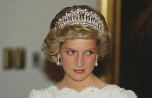 Договор за вработување потпишан од принцезата Дијана две години пред да се омажи за тогашниот принц се очекува да достигне цена од илјадници долари на аукциј