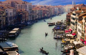 Венеција од денеска наплатува влез за туристите