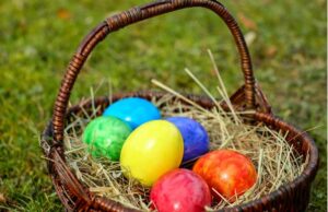 Денес е Велики Четврток, се бојадисуваат велигденските јајца