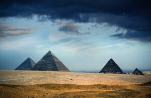 Необична структура во облик на буквата – „L“ пронајдена во близина на египетските пирамиди, научниците збунети