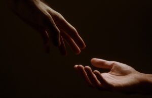 Заборавете на препознавањето на лицето – нова алатка ја предвидува возраста преку анализа на рацете