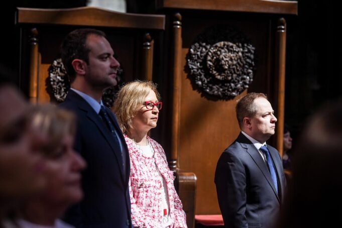 vladina delegacija soboren hram