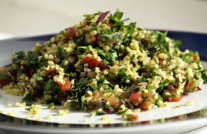 Како да подготвите арапска салата, здрав додаток за секој ручек