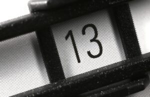 Денеска е петок 13-ти: Зошто многумина го сметаат овој ден за несреќен и малерозен?