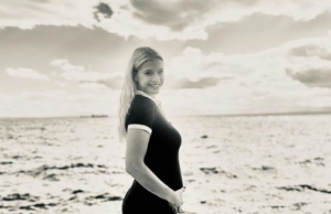 Едина Муса објави дека е бремена, го покажа трудничкиот стомак