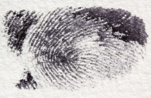 Дали знаете која била првата личност што успешно решила криминал користејќи отпечатоци од прсти?