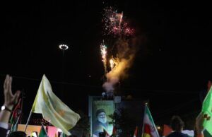 Прослава на улиците на Техеран поради нападот врз Израел