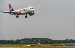 Маж загина во авион од Тиват за Белград