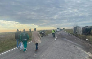 Средношколец загина во судар на автобус и автомобил во Србија, 36 повредени