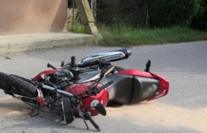 Тешко повреден маж од Виничко, паднал од мопед