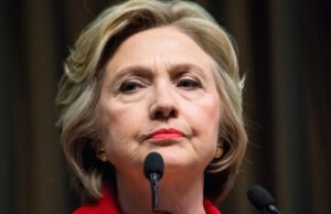 Хилари Клинтон: Трамп ќе се обиде да го повтори нацистичкиот собир во Њујорк од 1939 година