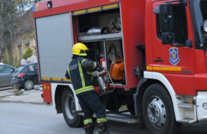 Две лица загинаа во пожар во стан во Белград