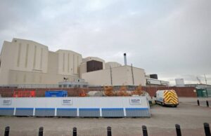 Пожар во англиско бродоградилиште каде се произведуваат нуклеарни подморници