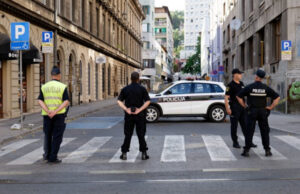 Пет училишта во Сараево добија дојава за бомба: Во тек е евакуација и увид
