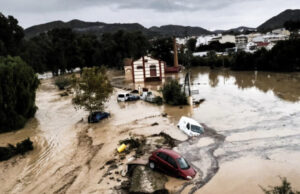 Поплави ја погодија Шпанија, властите издадоа предупредувања за Валенсија и Андалузија