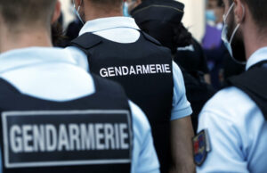 Маж во Франција го убил соседот со моторна пила