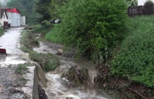 (Видео) Најмалку пет лица загинаа во поплава во БиХ, три лица се изчезнати
