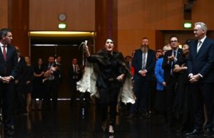 (Видео) Австралиска сенаторка му викаше на Чарлс: Ова не е твоја земја, ти не си мој крал