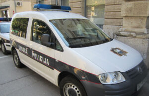 Несреќа во БиХ: Автомобил со најмалку три лица слета во река