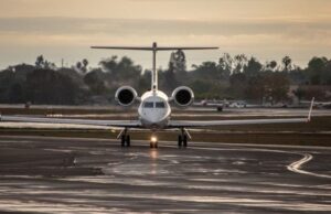 Жена без искуство во летање приземјила авион откако нејзиниот сопруг – пилот доживеал срцев удар