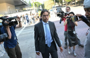 Докторот обвинет за смртта на Метју Пери се изјасни за виновен за нелегална дистрибуција на кетамин