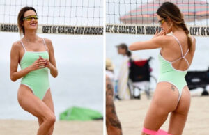 Алесандра Амбросио фотографирана на плажа во Лос Анџелес, играше одбојка