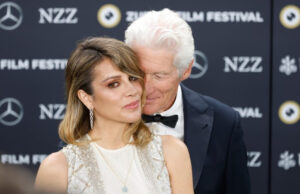 Заљубениот Ричард Гир не се раздели од сопругата на црвениот тепих