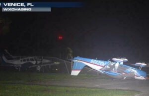 (Видео) Ураганот на Флорида преврте мали авиони, објавена снимка