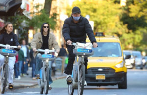 Ди Каприо се врати во Америка, со неговата девојка снимени на улиците на Њујорк