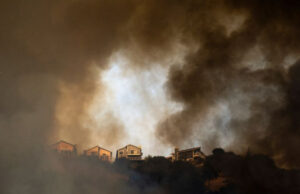 Огромен пожар во Калифорнија: повеќе од 200 семејства мораа да се евакуираат